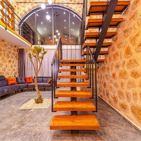 Artemis Ozel Havuzlu Ve Jakuzili Villa Kaş