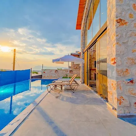 Artemis Ozel Havuzlu Ve Jakuzili Villa Kaş