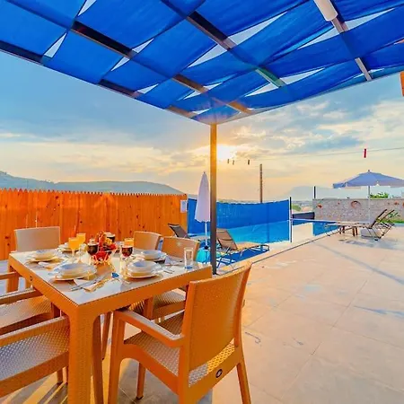 Villa Artemis Ozel Havuzlu Ve Jakuzili Kaş