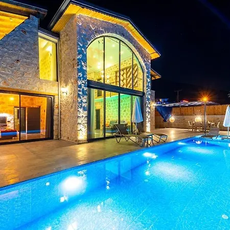 Artemis Ozel Havuzlu Ve Jakuzili Villa Kaş