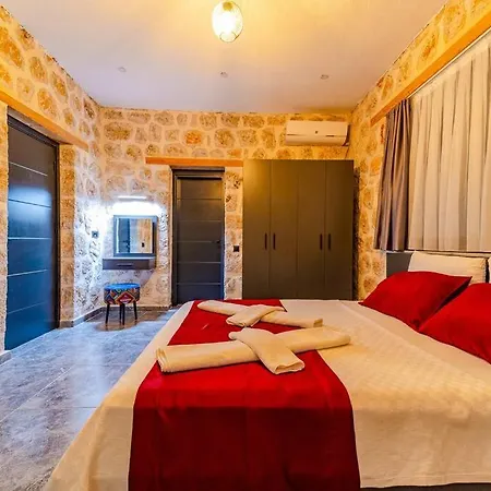 Artemis Ozel Havuzlu Ve Jakuzili Villa Kaş