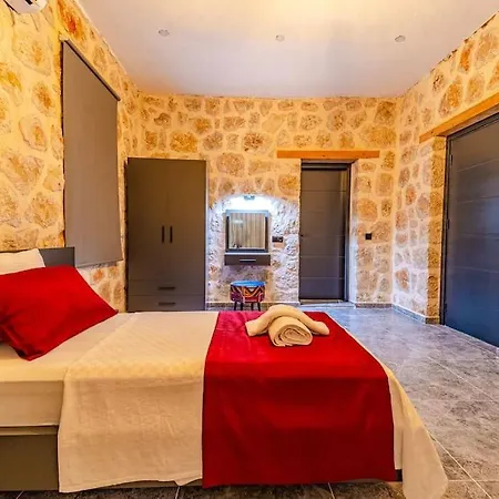 Artemis Ozel Havuzlu Ve Jakuzili Villa Kaş